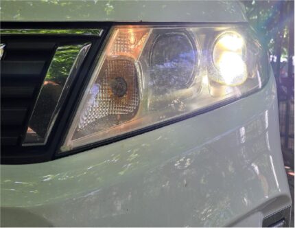 Control inteligent prin Bluetooth – schimbă instant culoarea și intensitatea becurilor H11.